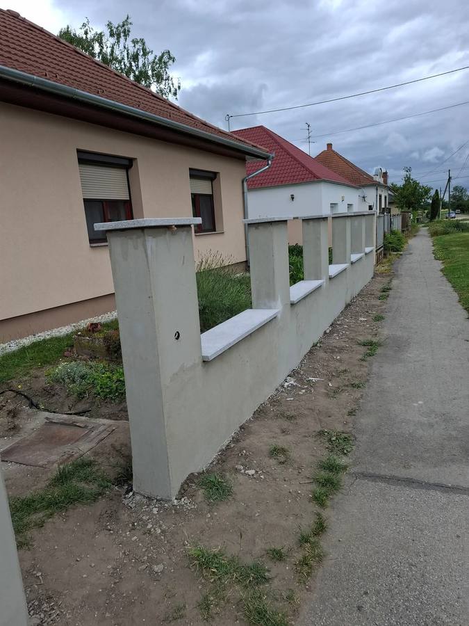 Kerítéspillér fedkövek, sorozatban